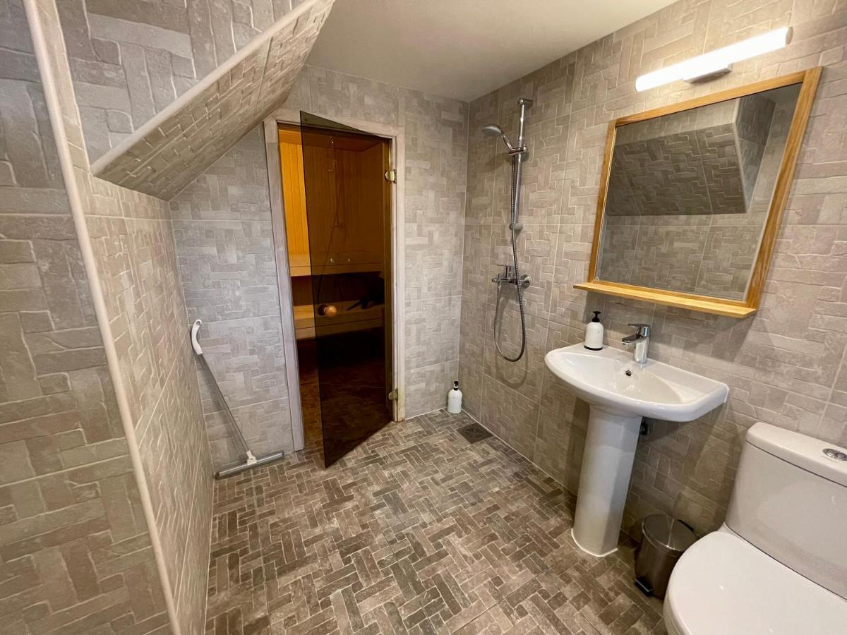 Luxury Penthouse With Terrace & Sauna In Old Town Tallinn Exteriör bild